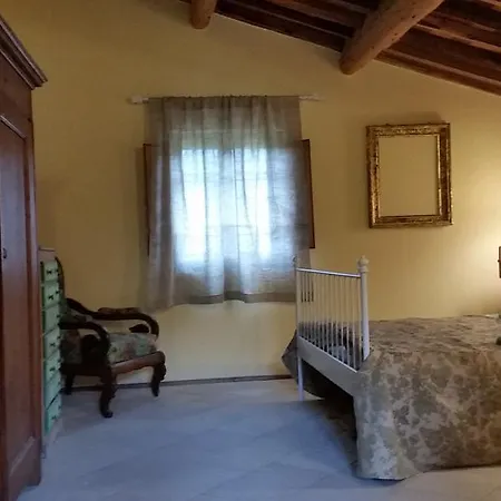 Casale Delle Rondini בית כפרי